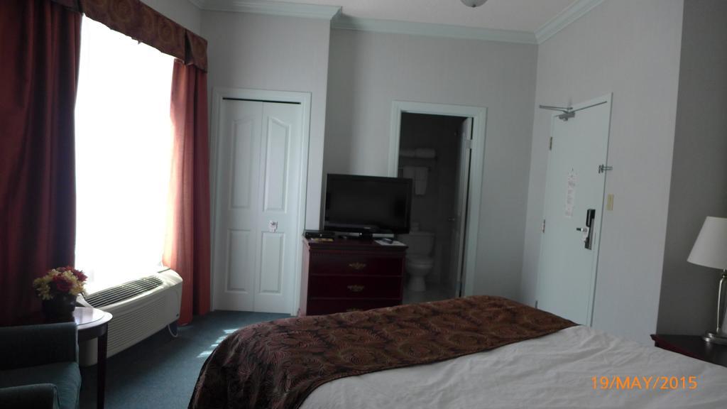 The Bridgeport Inn Fort Mcmurray Habitación foto